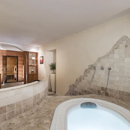 Tony - Small Romantic Hotel