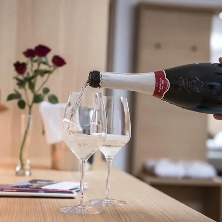 Tony - Small Romantic Hotel
